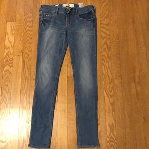 NWT Hollister skinny leg jeans, low rise, size 3S